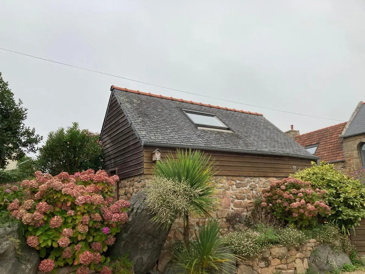Maison De Charme Tregastel别墅
